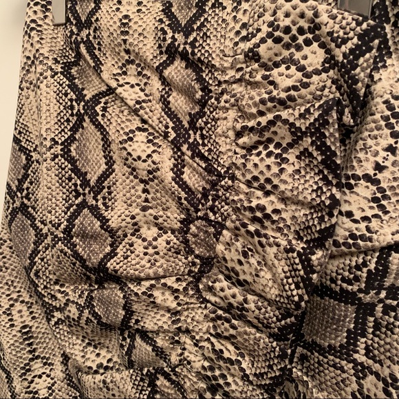 ZARA Women’s Snakeskin Mini Skirt - Picture 3 of 3